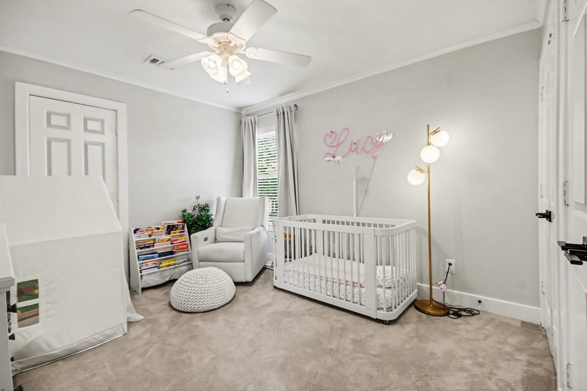 1470 Springrock Lane, Unit 6 Houston, TX 77055 - Photo 20 of 32 Secondary bedroom located on the second floor with access to the secondary bathroom.