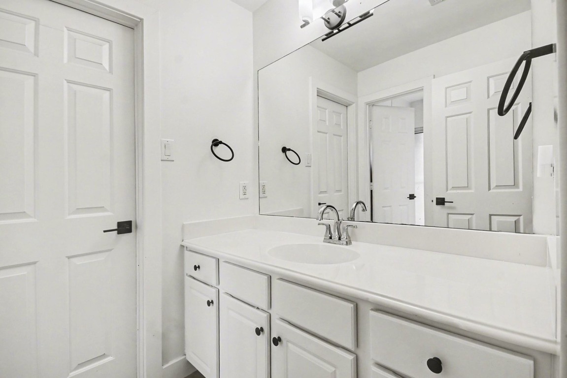 1470 Springrock Lane, Unit 6 Houston, TX 77055 - Photo 22 of 32 a bathroom with a sink and a mirror