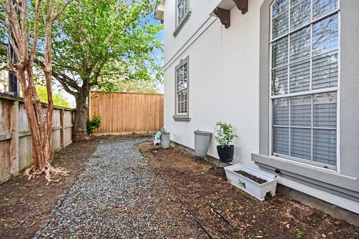 1470 Springrock Lane, Unit 6 Houston, TX 77055 - Photo 29 of 32 Side yard with crushed blue granite path leading to the backyard.