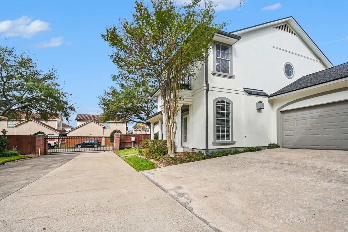 1470 Springrock Lane, Unit 6 Houston, TX 77055 - Photo 31 of 32 Desirable corner lot.