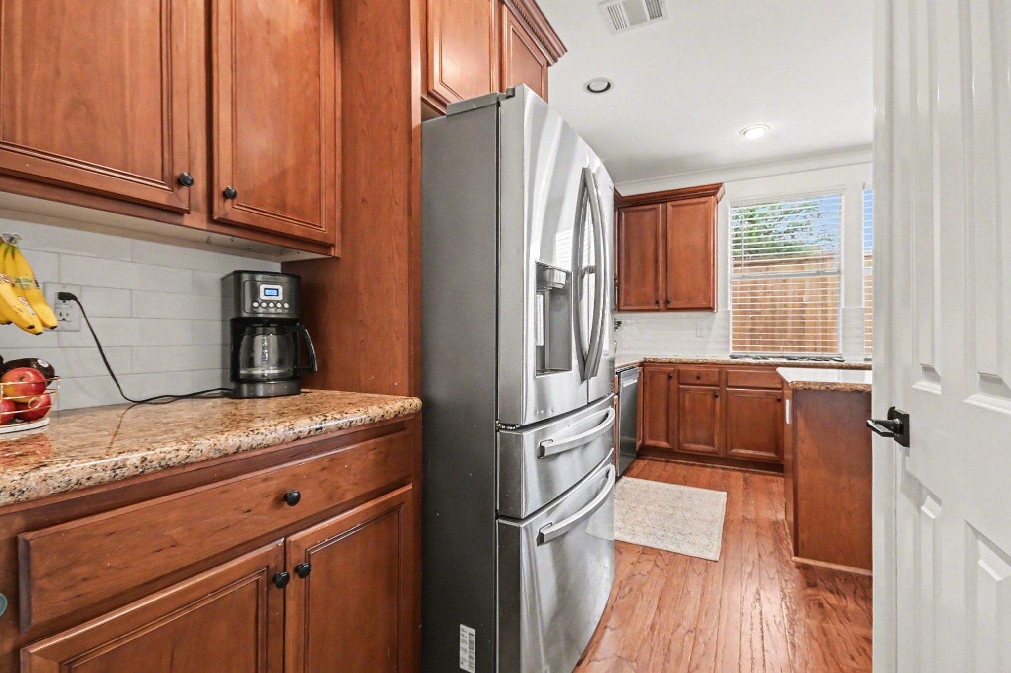 1470 Springrock Lane, Unit 6 Houston, TX 77055 - Photo 9 of 32 Coffee bar.