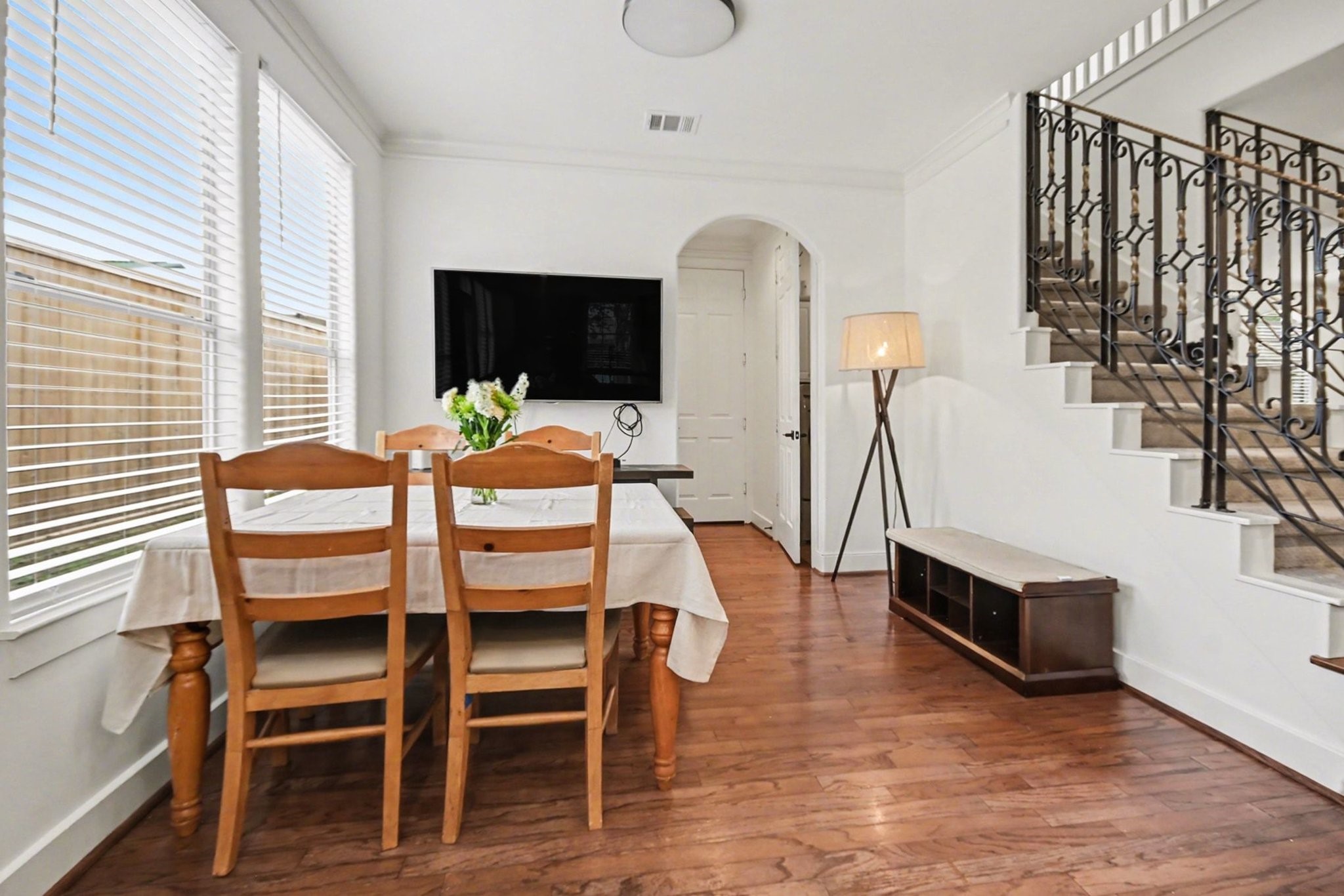 1470 Springrock Lane, Unit 6 Houston, TX 77055 - Photo 10 of 32 A cozy breakfast nook just off the kitchen provides extra space for casual dining and entertaining.