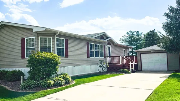 $105,000 | 22654 South Foxfire Drive, Frankfort, IL 60423