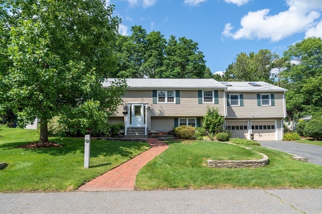 a view of a house with a yard