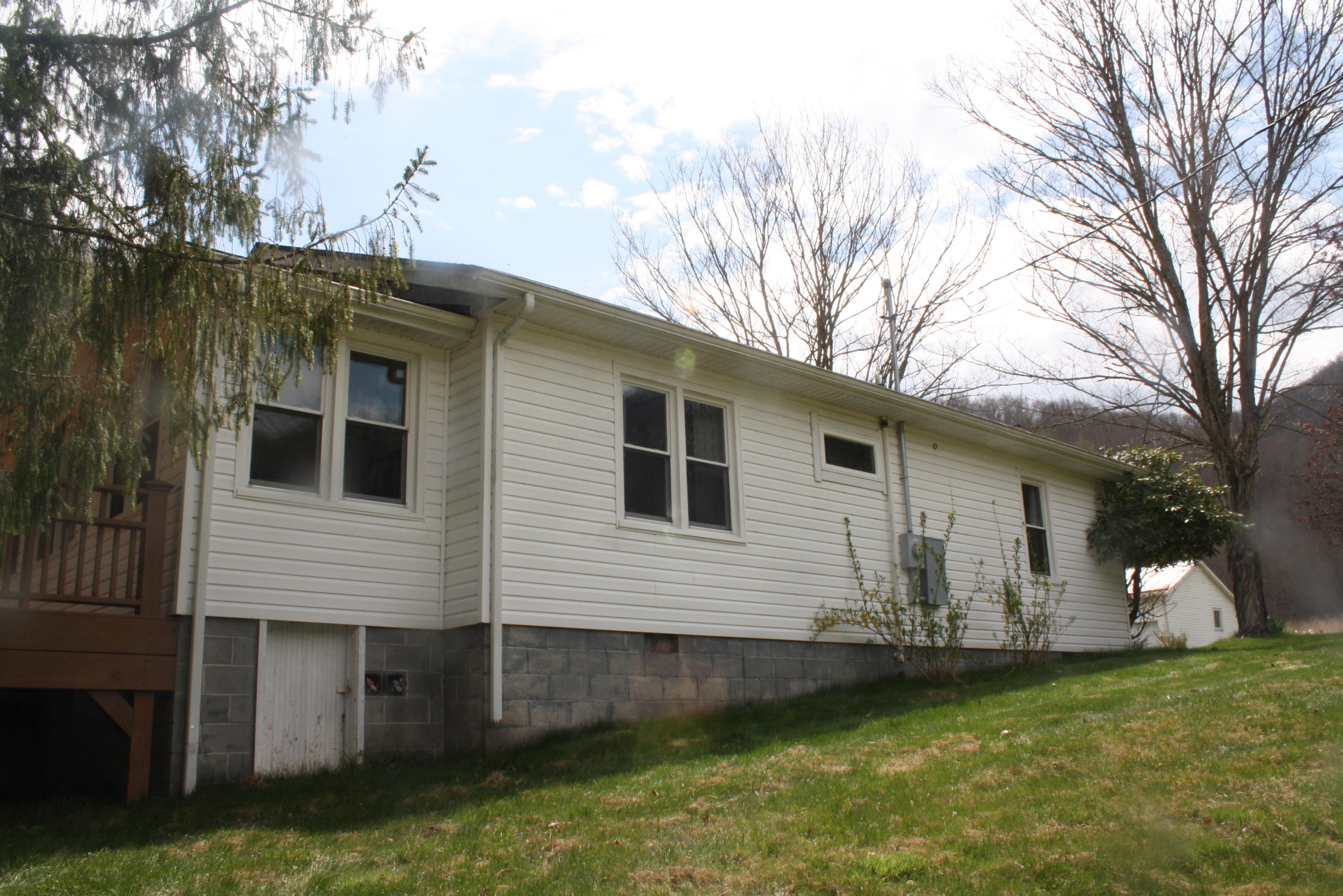 722 East Woodrumtown Road Hinton, WV 25951 - Photo 5 of 145 Gallery Image 5