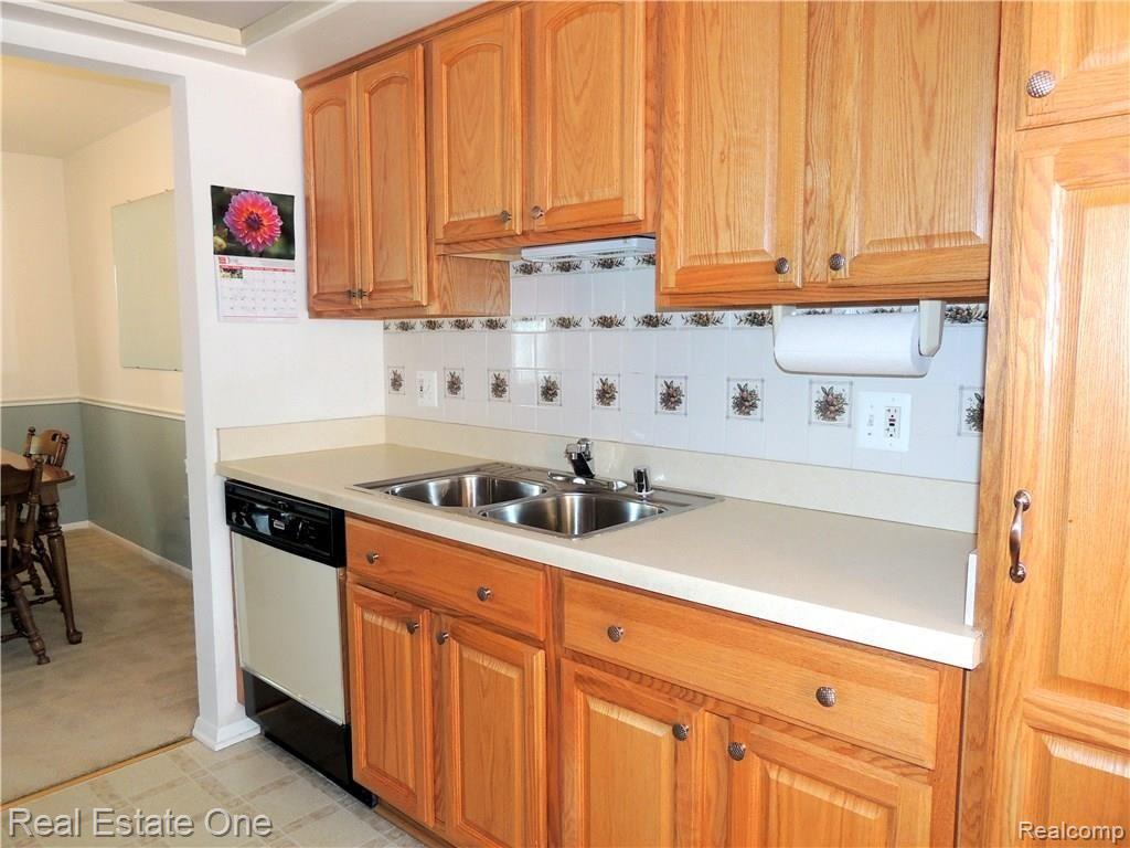 404 Willow Grove Lane, Unit 20 Rochester, MI 48307 - Photo 10 of 34