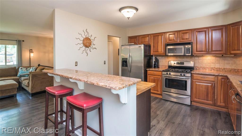 24712 Springbrook Drive Farmington, MI 48336 - Photo 19 of 46