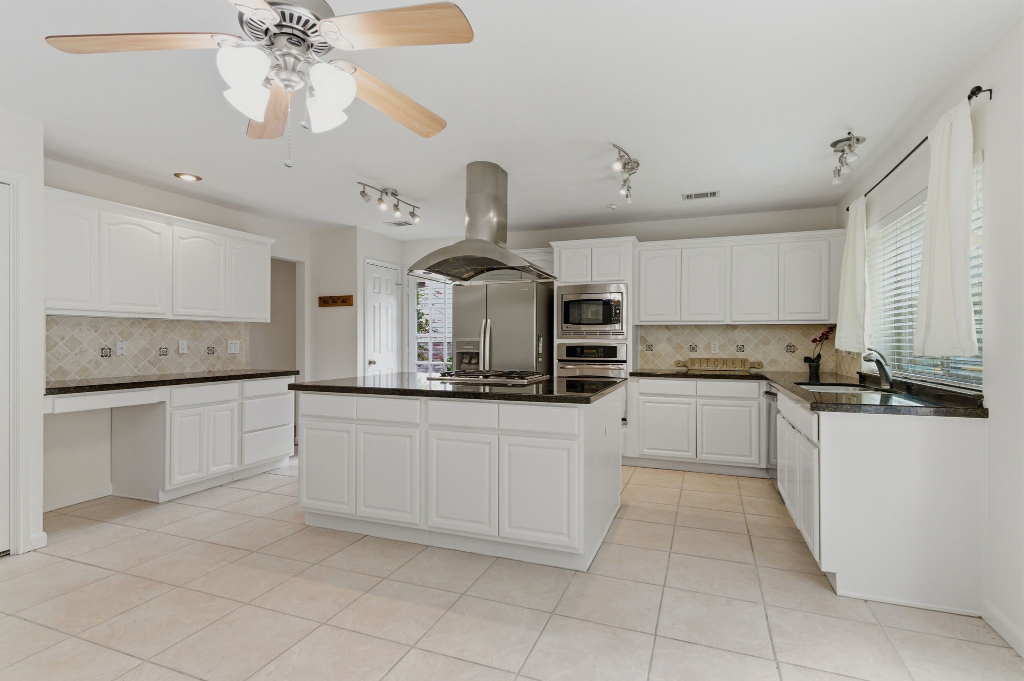 59 Fire Flicker Place Spring, TX 77381 - Photo 4 of 37