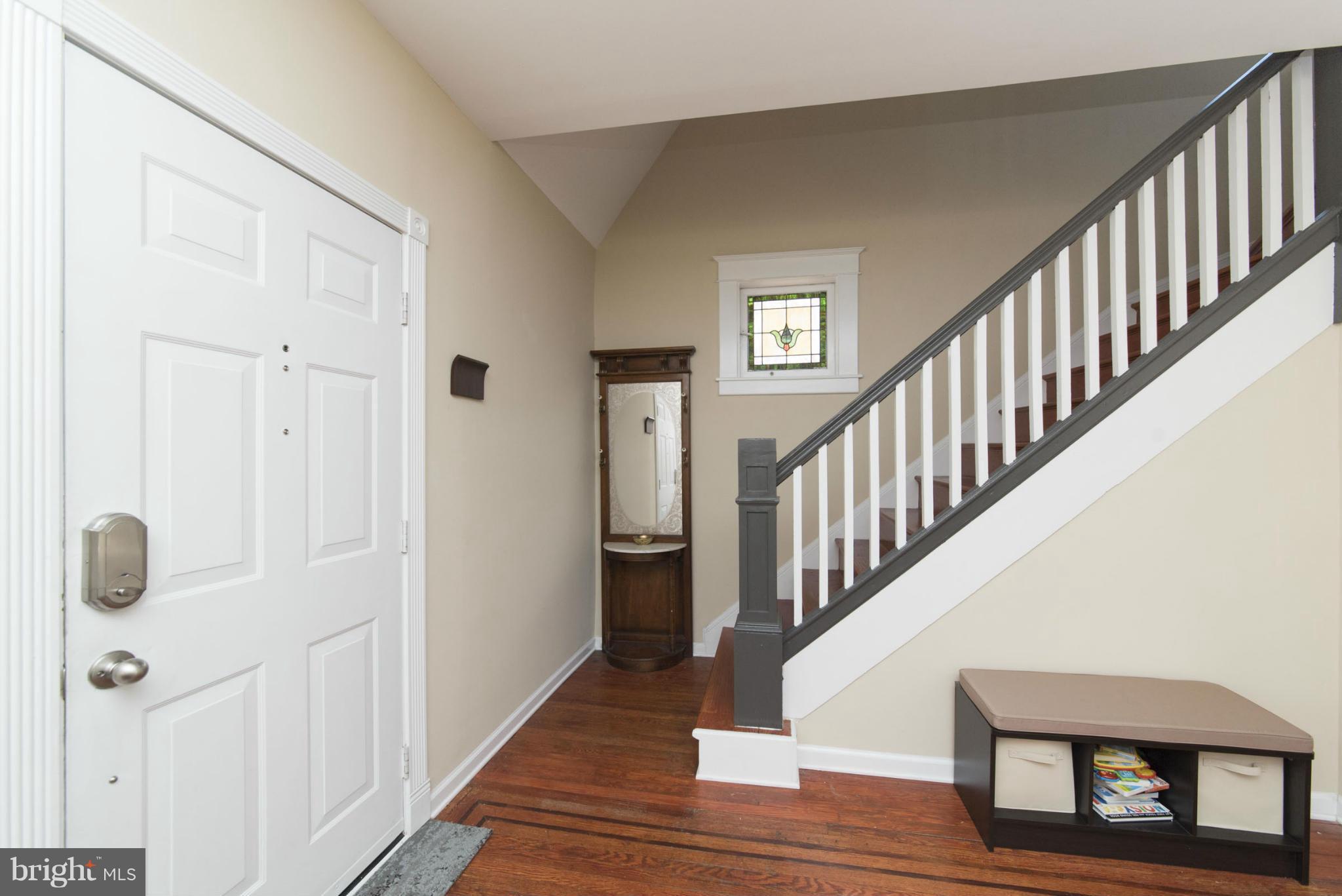 506 Kingston Road Baltimore, MD 21229 - Photo 3 of 30 Foyer