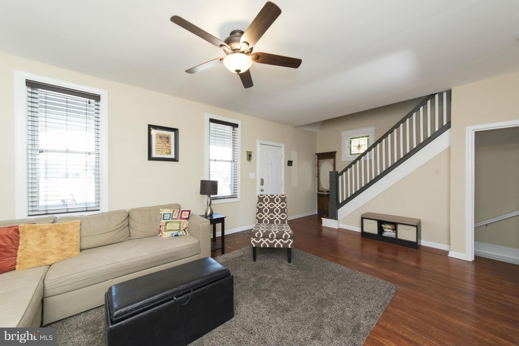 506 Kingston Road Baltimore, MD 21229 - Photo 4 of 30 Living Room