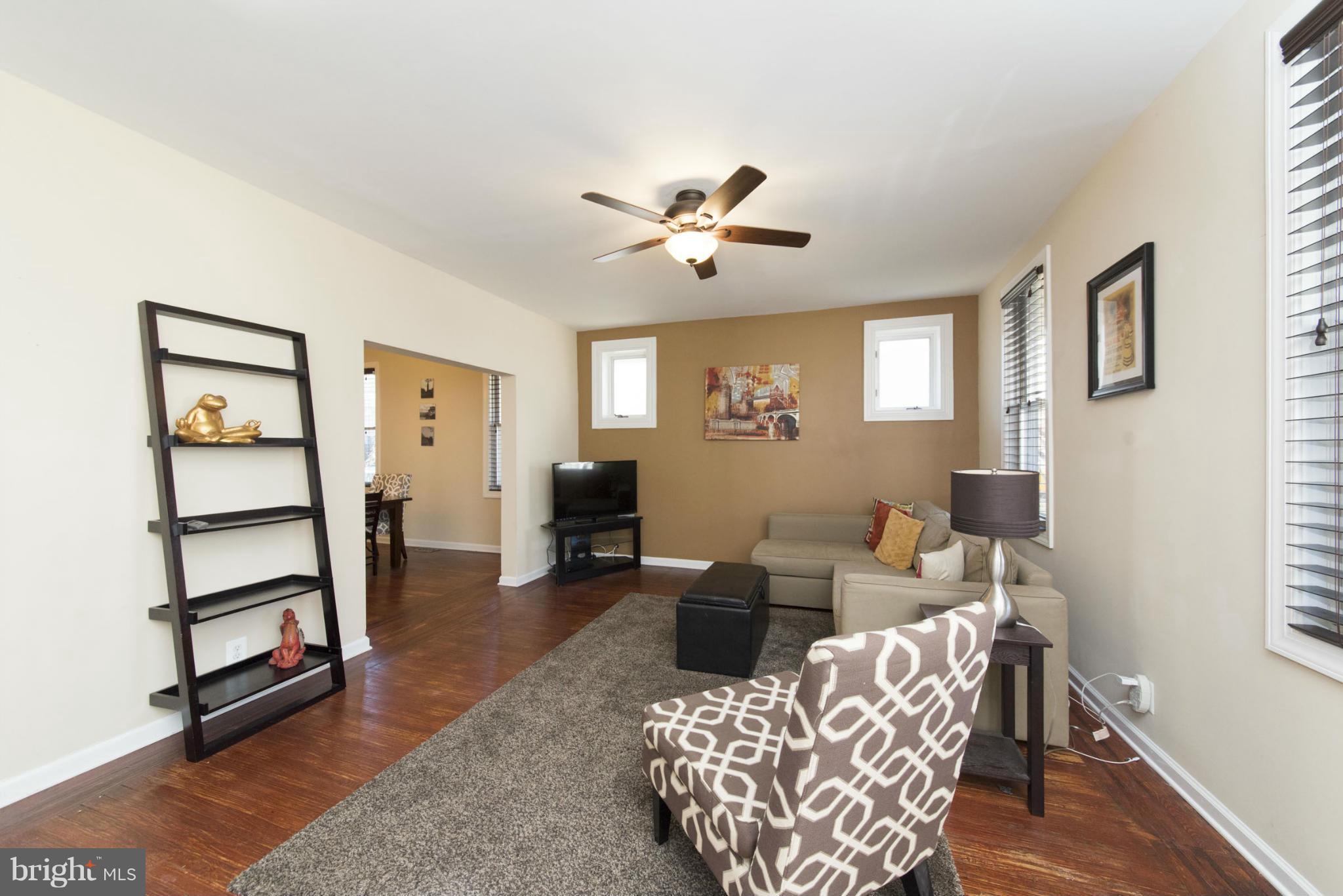 506 Kingston Road Baltimore, MD 21229 - Photo 6 of 30 Living Room