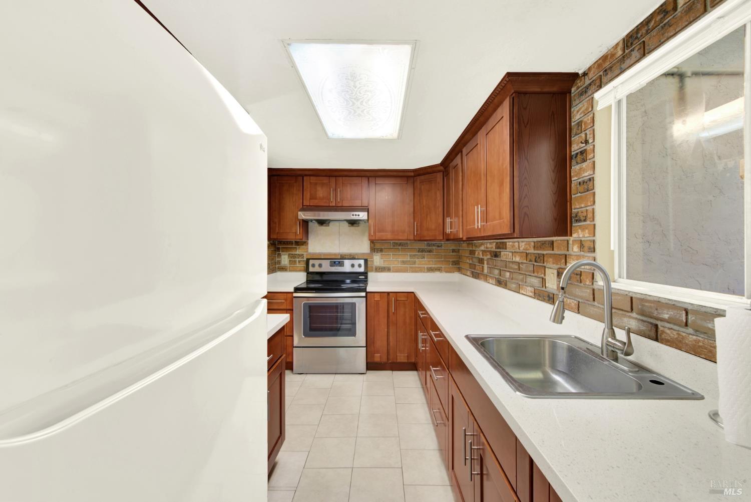 175 Del Sur Court Fairfield, CA 94533 - Photo 13 of 57