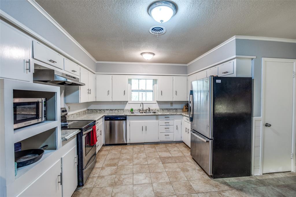 3928 Menzer Road Fort Worth, TX 76103 - Photo 14 of 35