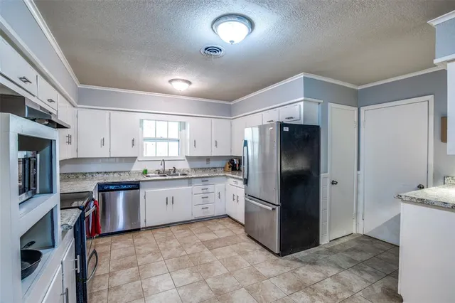 $348,900 | 3928 Menzer Road, Fort Worth, TX 76103