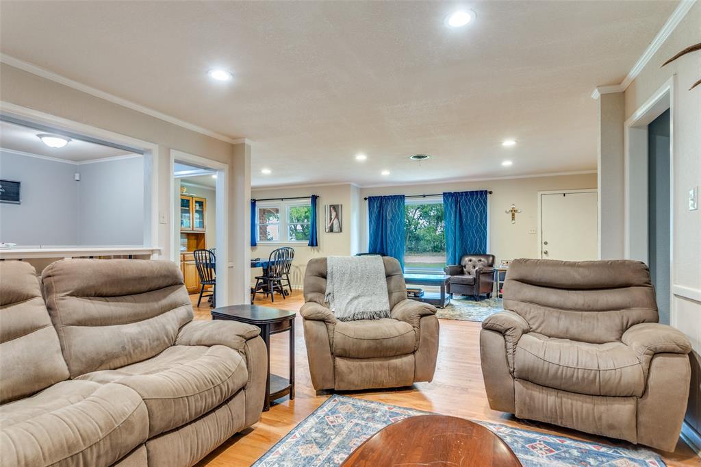 3928 Menzer Road Fort Worth, TX 76103 - Photo 9 of 35