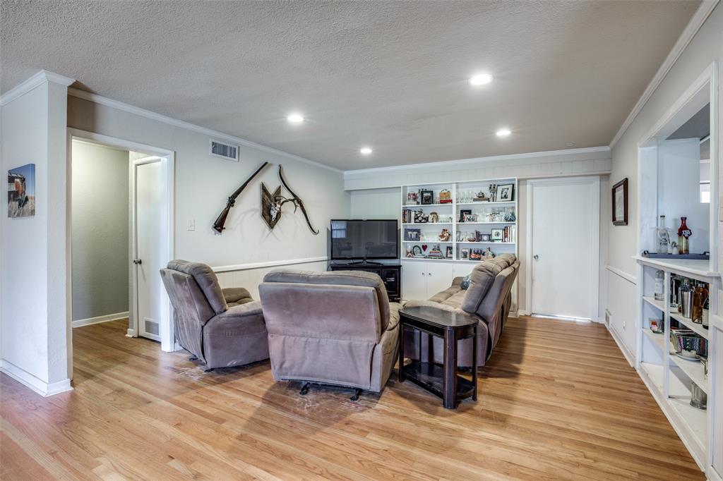 3928 Menzer Road Fort Worth, TX 76103 - Photo 10 of 35