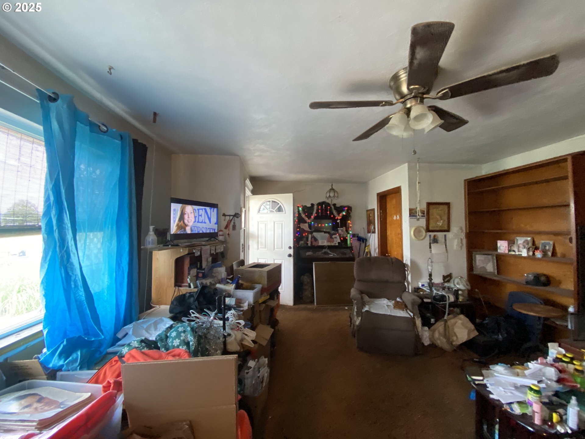 35001 Seavey Loop Road Eugene, OR 97405 - Photo 6 of 16 a living room with furniture and a window