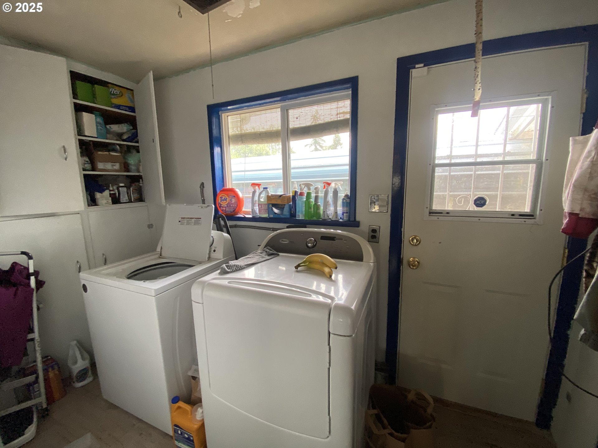 35001 Seavey Loop Road Eugene, OR 97405 - Photo 9 of 16 a utility room with dryer and washer