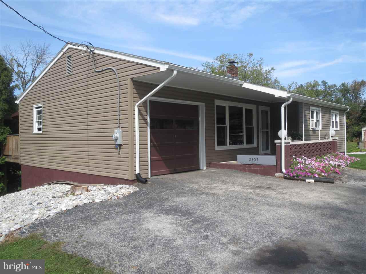 2307 Log Cabin Road York, PA 17408 - Photo 3 of 27