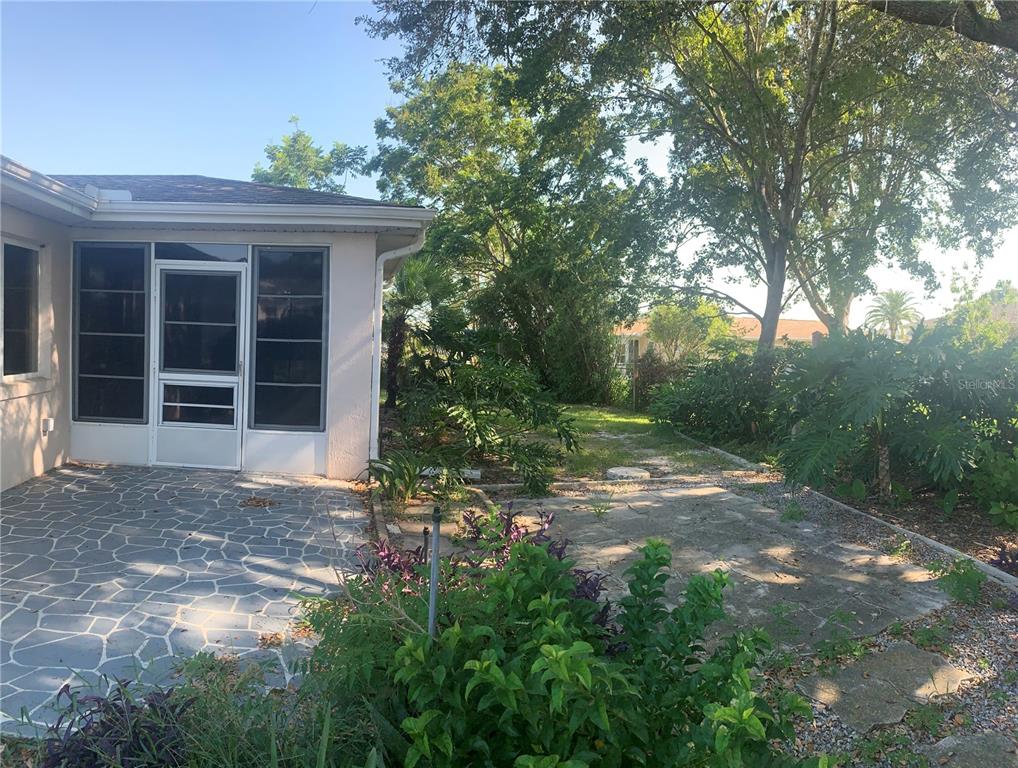 9833 Southwest 61st Court Ocala, FL 34476 - Photo 4 of 14 front view of a house with a yard