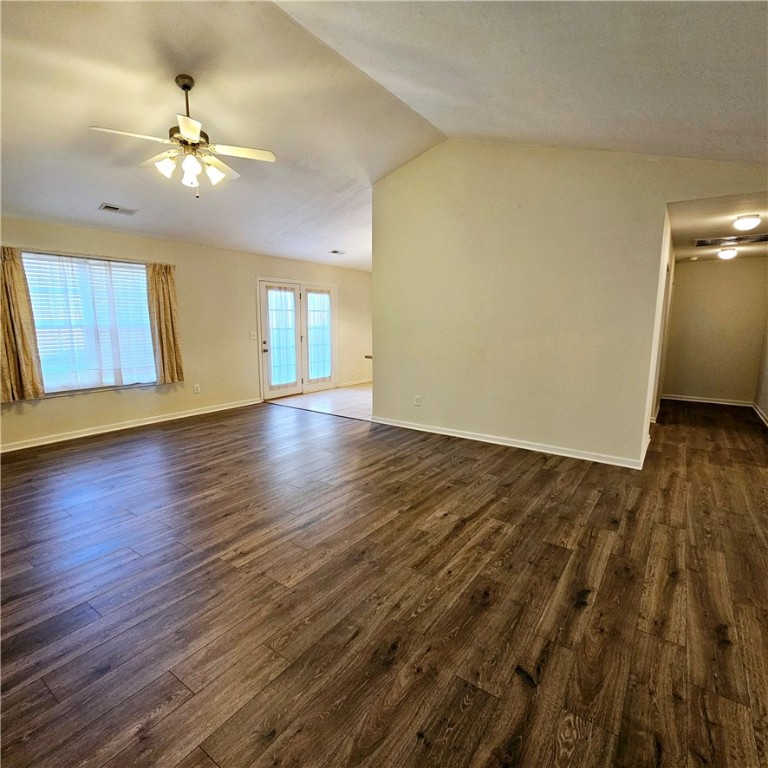 104 Tc-2-167 Pendleton, SC 29670 - Photo 5 of 24 Living Room
