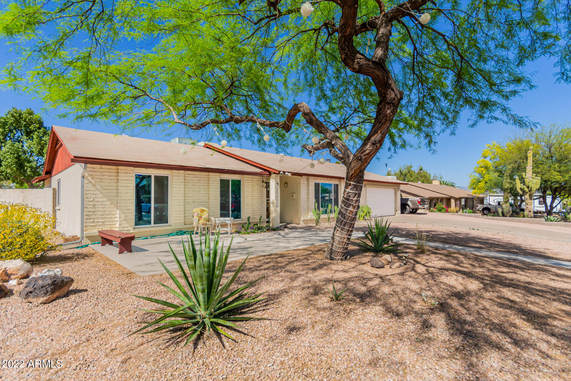 2408 East Cochise Road Phoenix, AZ 85028 - Photo 2 of 34 0004-03-Cochise