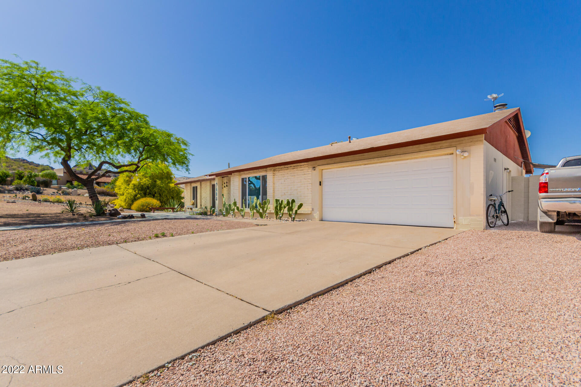 2408 East Cochise Road Phoenix, AZ 85028 - Photo 4 of 34 0006-05-Cochise