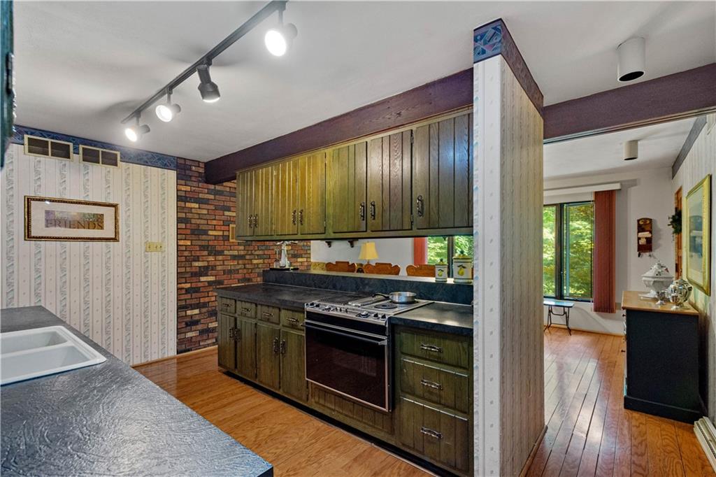 194 Thompson Hill Road Aliquippa, PA 15001 - Photo 12 of 33 Gallery Image 12