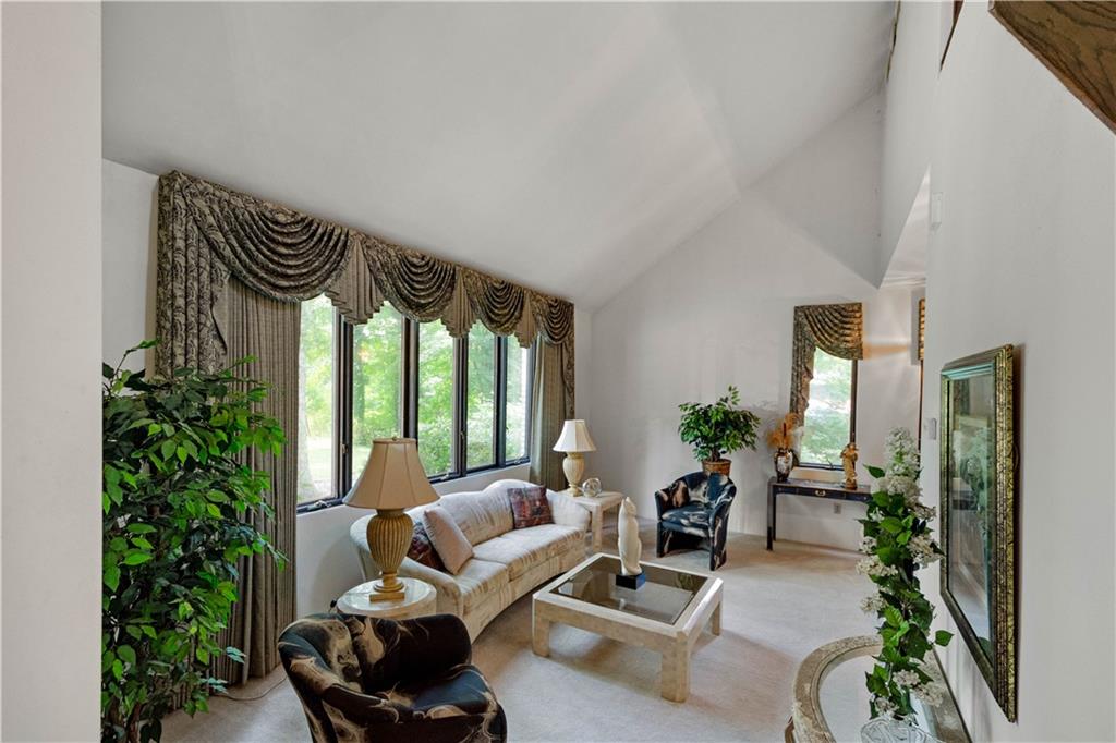 194 Thompson Hill Road Aliquippa, PA 15001 - Photo 8 of 33 Gallery Image 8