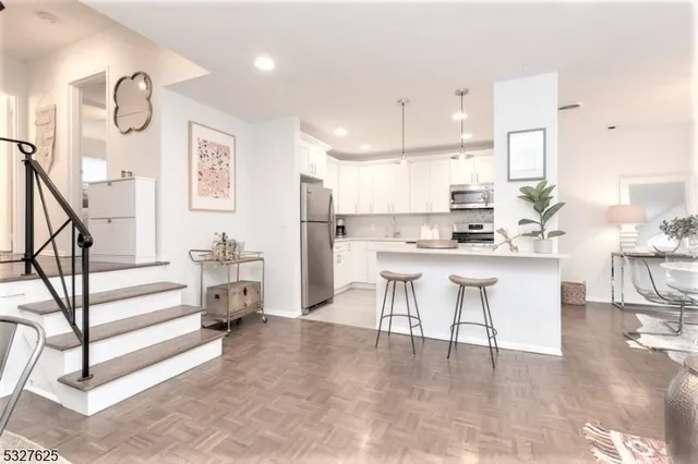 $2,995 | 27 Up Mountain Avenue, Unit 1, Montclair, NJ 07042