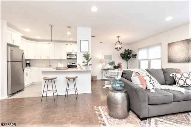 $2,995 | 27 Up Mountain Avenue, Unit 1, Montclair, NJ 07042