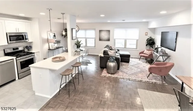 $2,995 | 27 Up Mountain Avenue, Unit 1, Montclair, NJ 07042