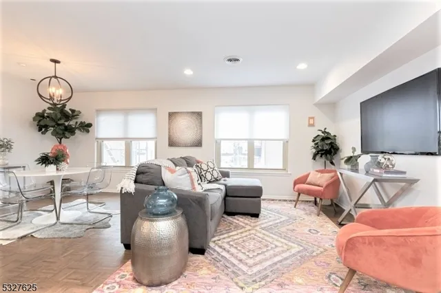 $2,995 | 27 Up Mountain Avenue, Unit 1, Montclair, NJ 07042