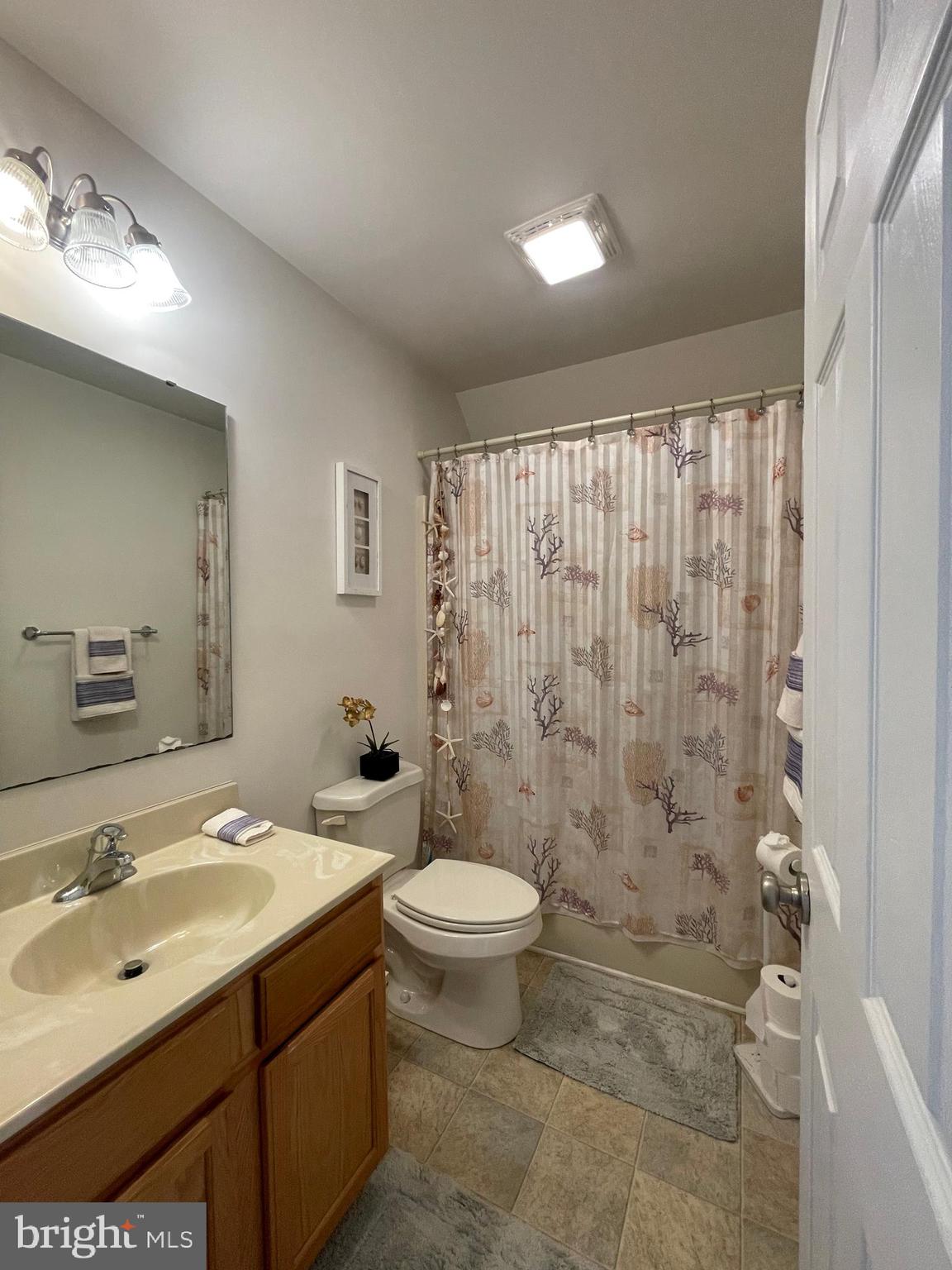 36479 Old Mill Road Ocean View, DE 19970 - Photo 35 of 41 Full hallway bath