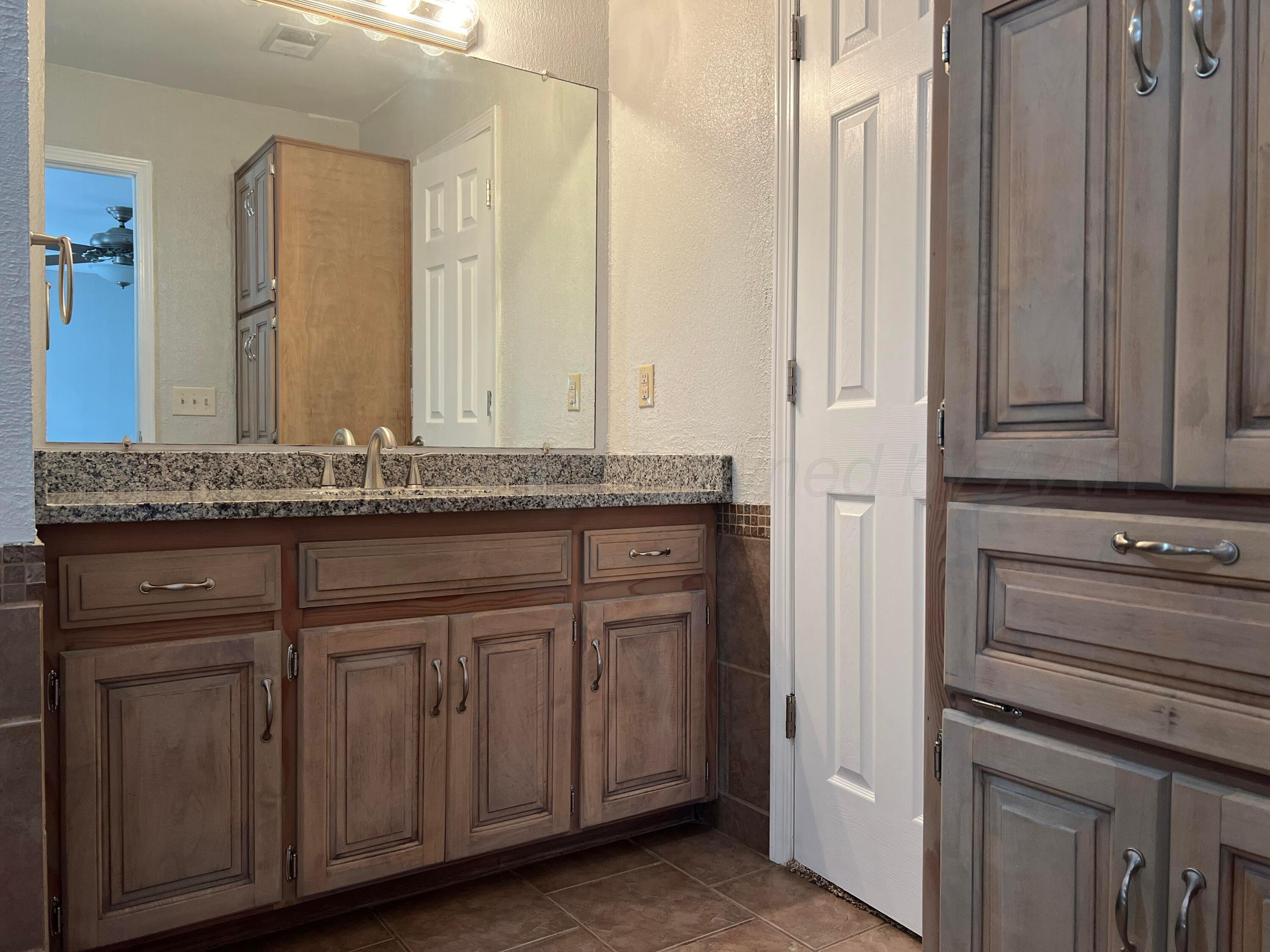 7005 Devonshire Road Amarillo, TX 79109 - Photo 8 of 14 Master Bath
