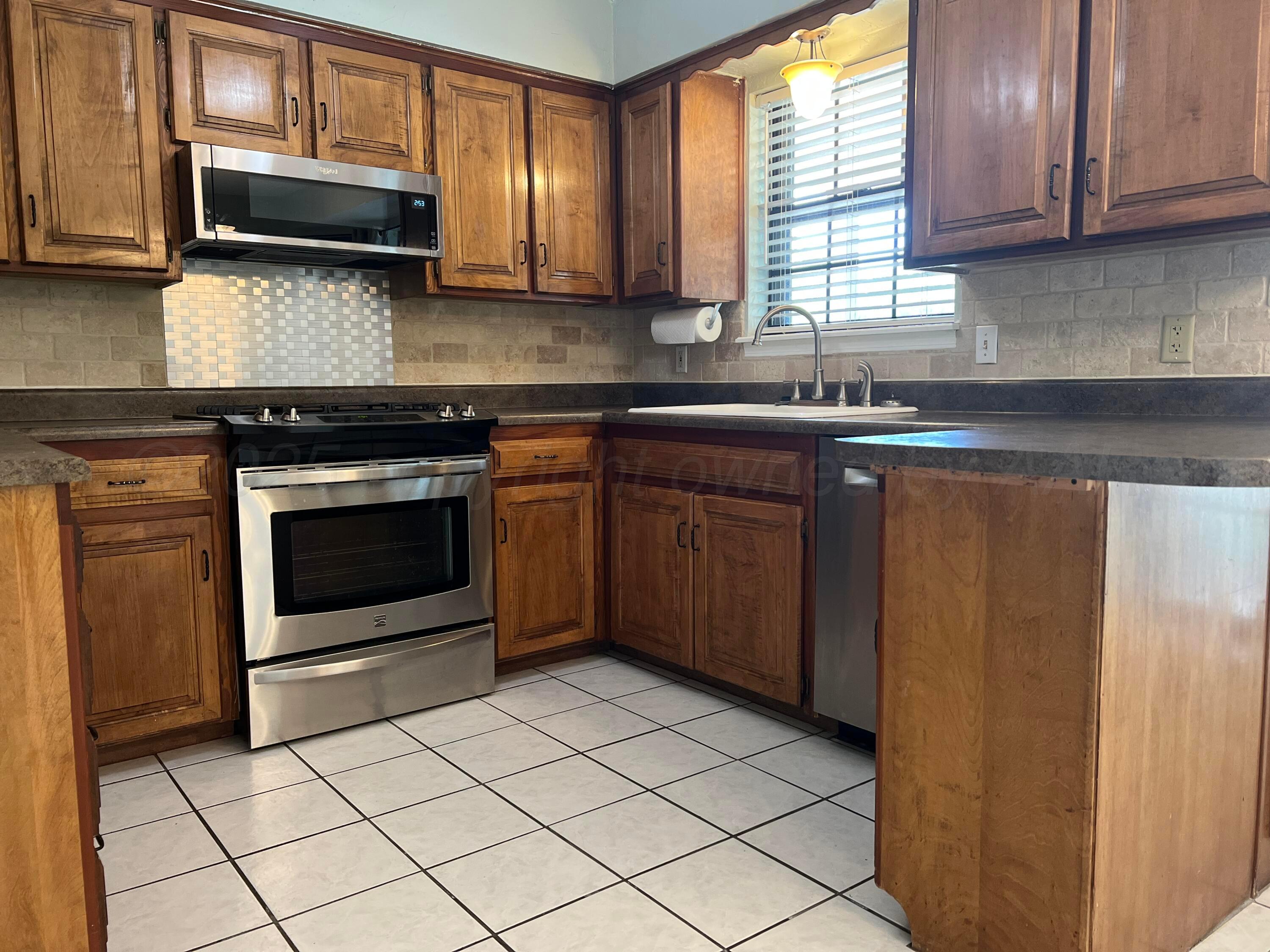 7005 Devonshire Road Amarillo, TX 79109 - Photo 10 of 14 Kitchen