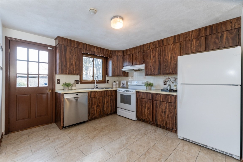 21 Meadowvale Road Burlington, MA 01803 - Photo 15 of 40 Gallery Image 15