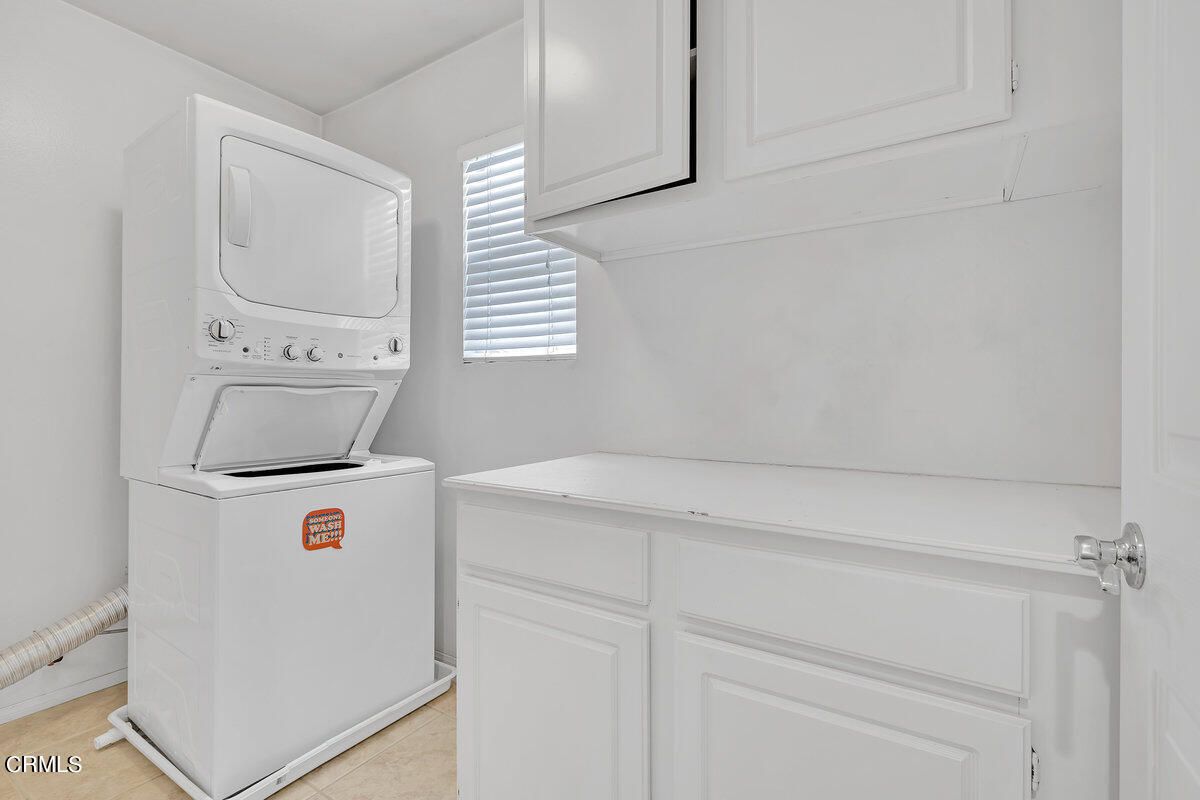 825 Noontide Way Oxnard, CA 93035 - Photo 21 of 26 a utility room with dryer and washer