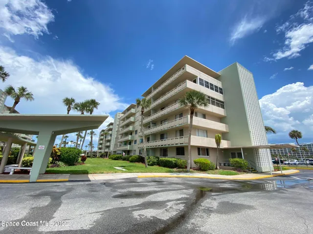 $2,100 | 2020 North Atlantic Avenue, Unit 209, Cocoa Beach, FL 32931
