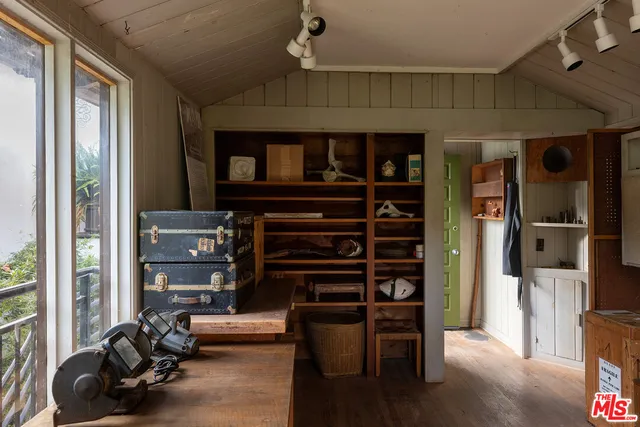 a view of a livingroom with furniture