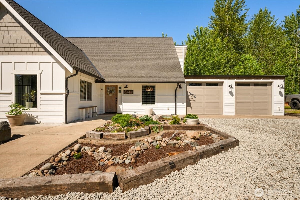 26709 Entwhistle Road East Buckley, WA 98321 - Photo 3 of 40 front view of a house