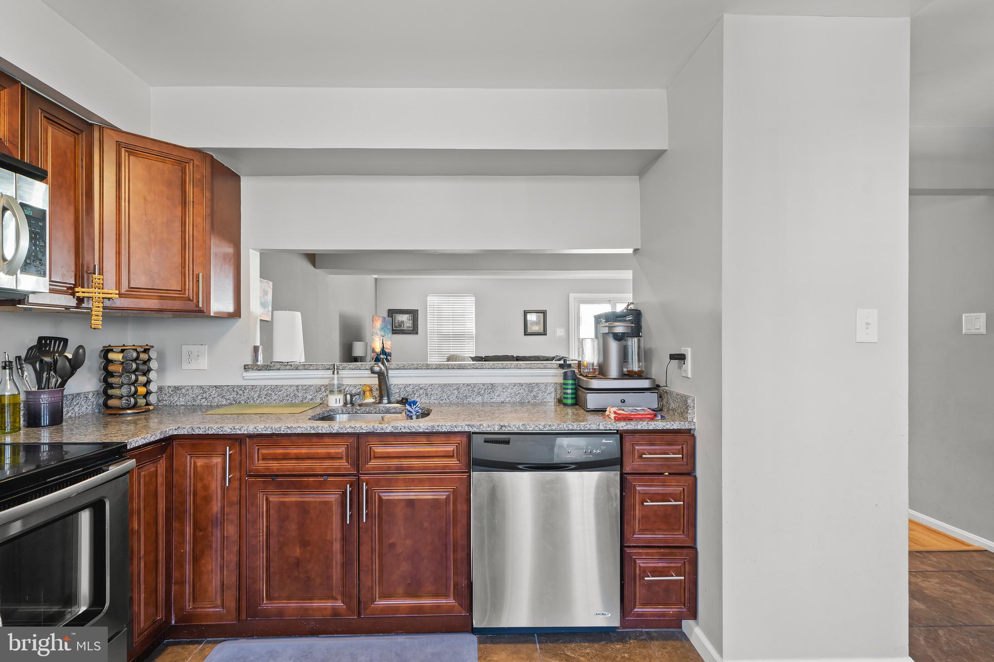 8583 Ritchboro Road District Heights, MD 20747 - Photo 5 of 27