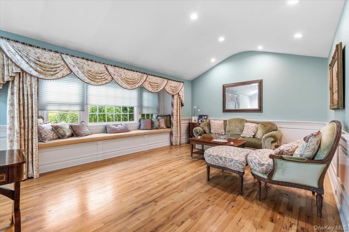 100 Cabot Road Massapequa, NY 11758 - Photo 16 of 49