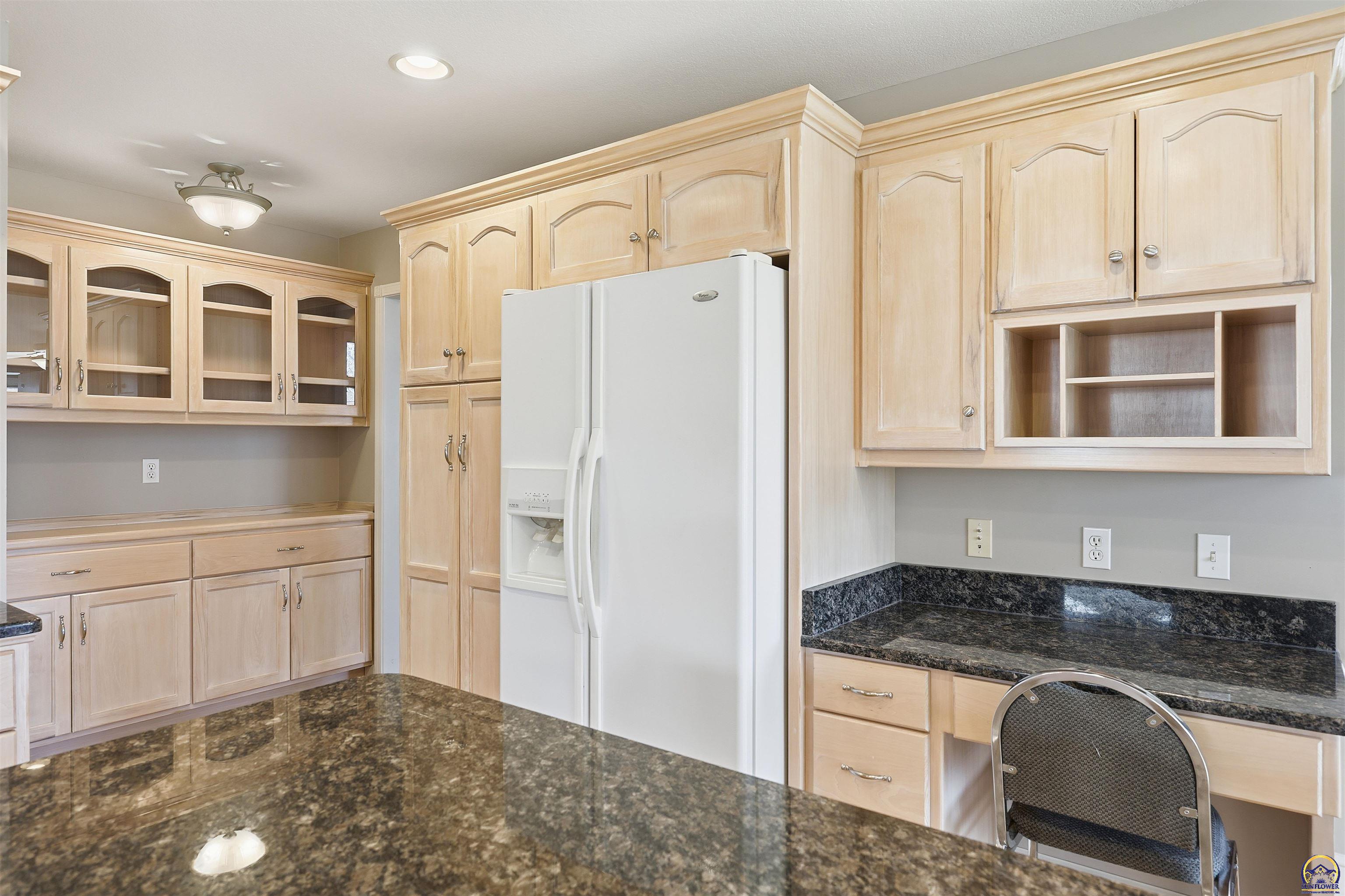 5021 Northwest Sterling Chase Drive Topeka, KS 66618 - Photo 12 of 40