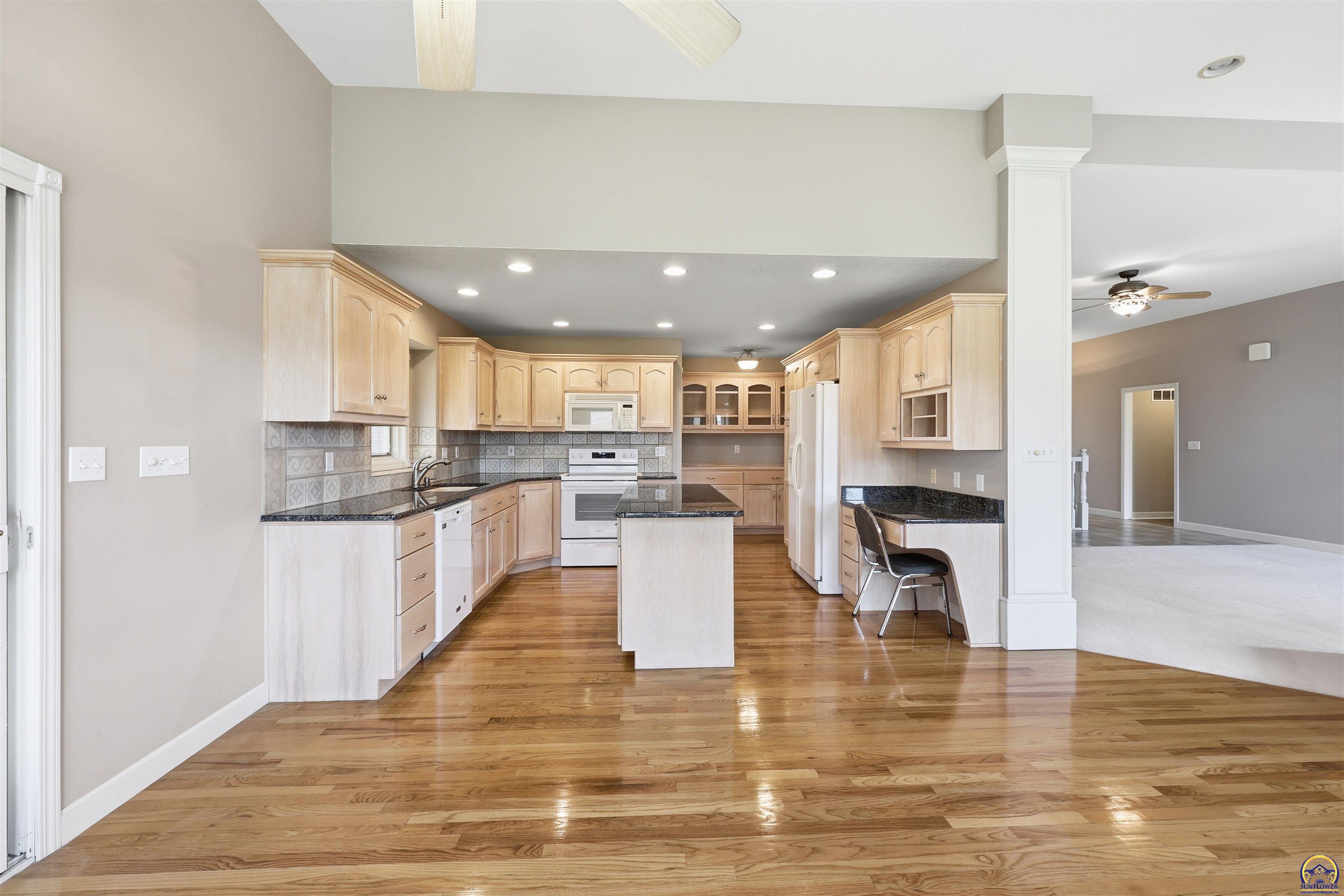 5021 Northwest Sterling Chase Drive Topeka, KS 66618 - Photo 14 of 40