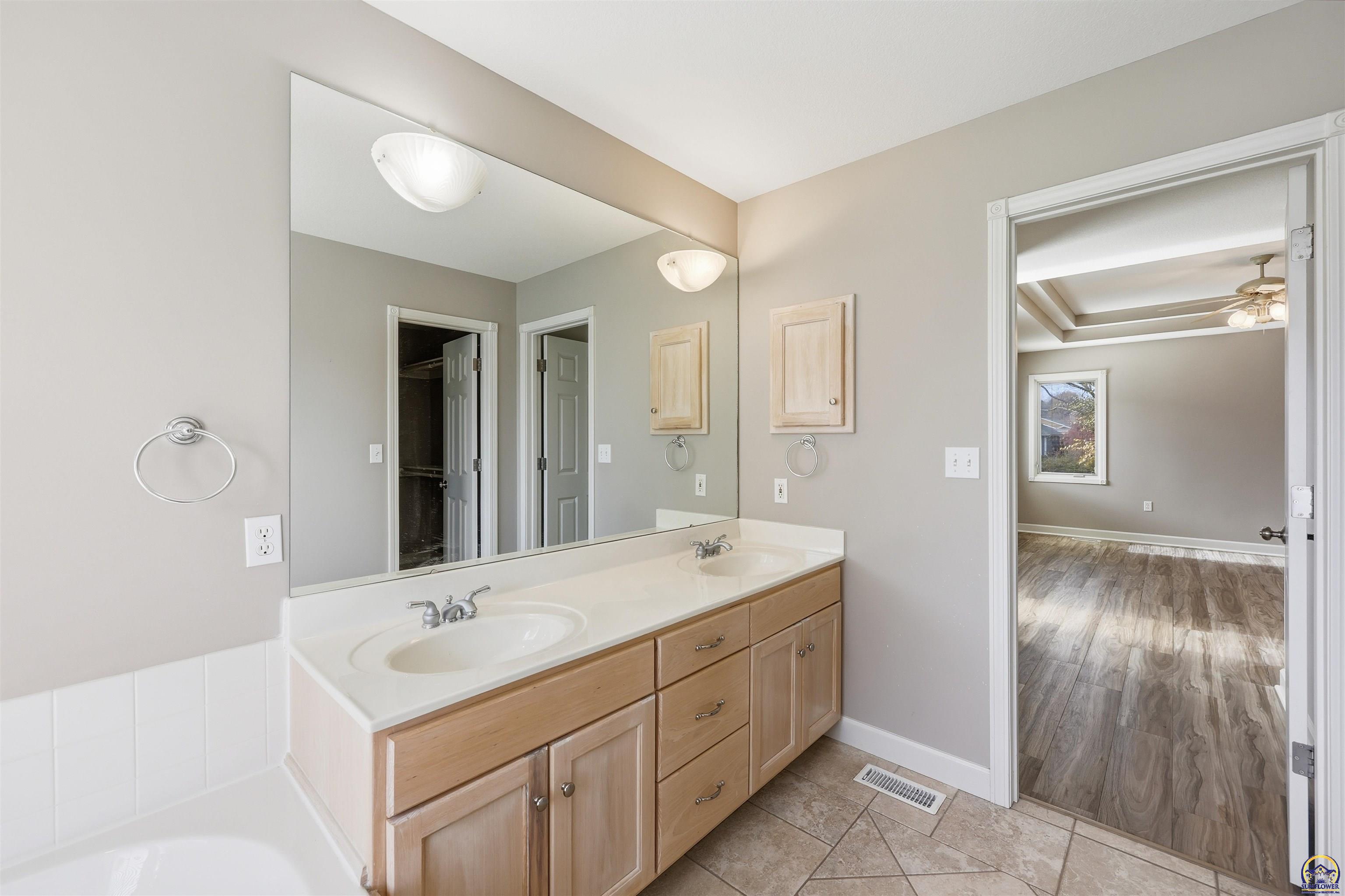 5021 Northwest Sterling Chase Drive Topeka, KS 66618 - Photo 20 of 40