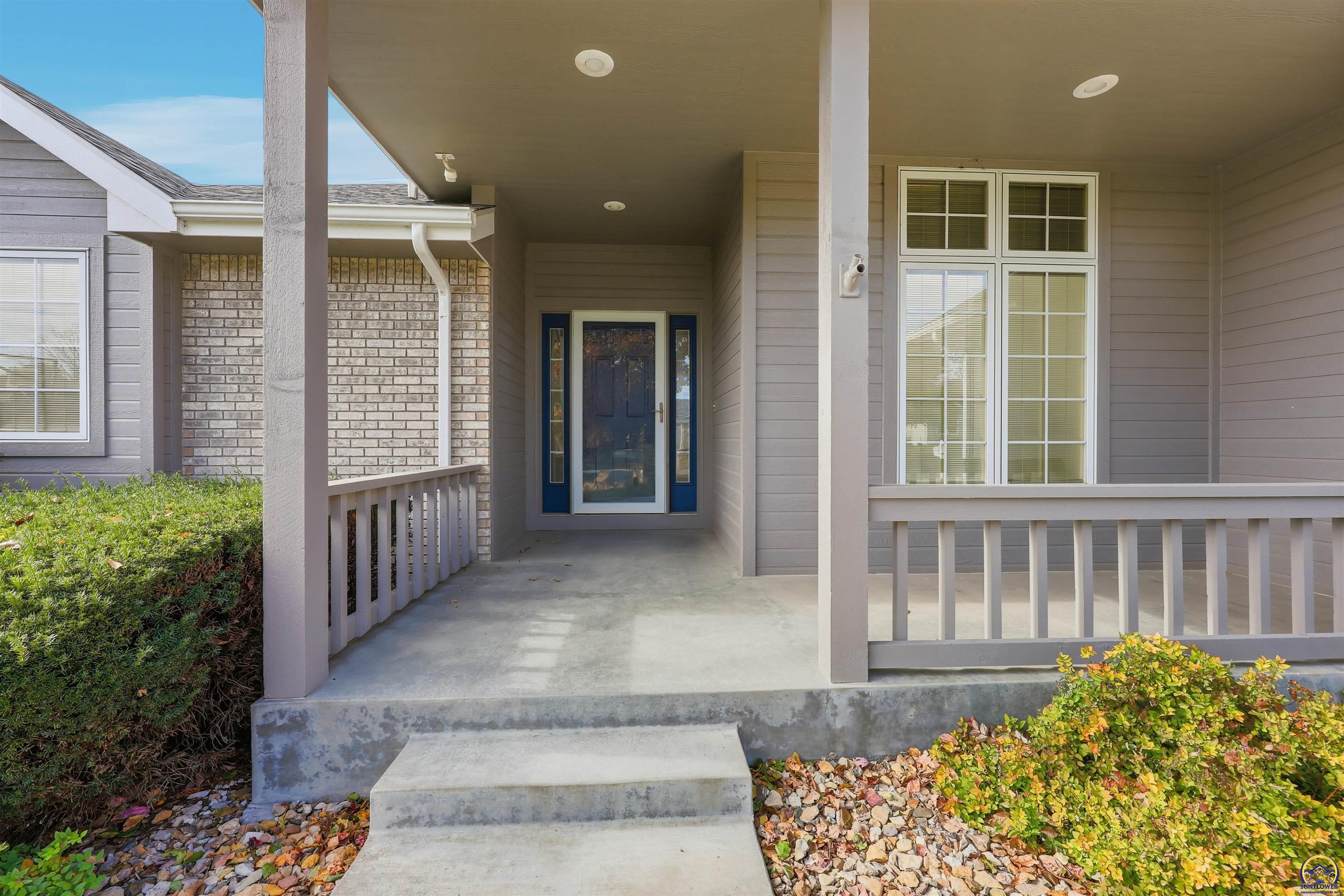 5021 Northwest Sterling Chase Drive Topeka, KS 66618 - Photo 2 of 40