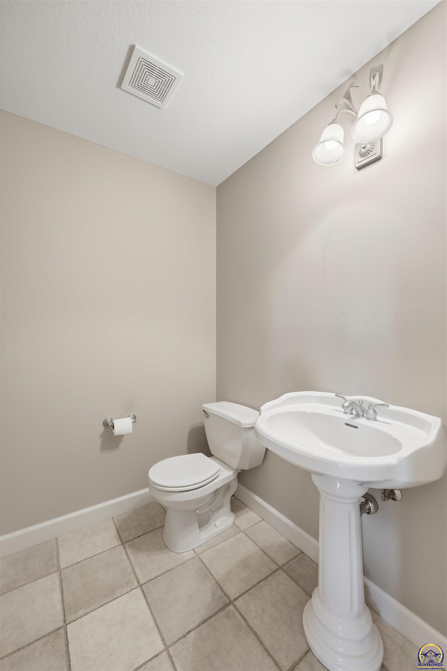 5021 Northwest Sterling Chase Drive Topeka, KS 66618 - Photo 23 of 40