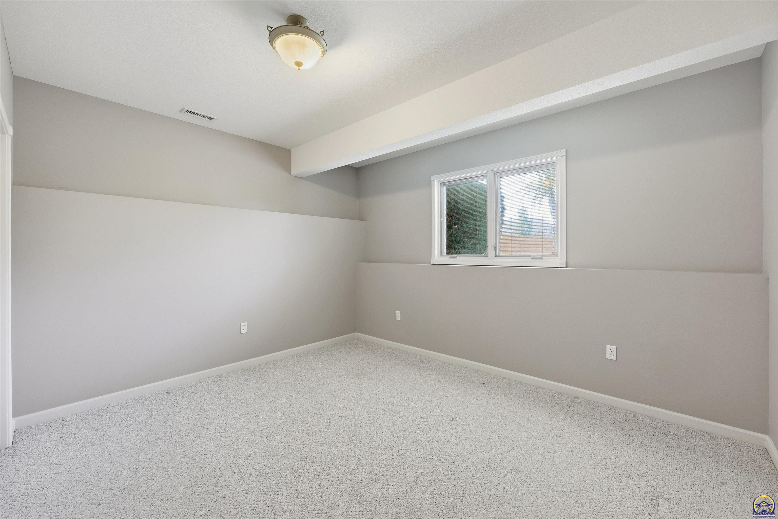 5021 Northwest Sterling Chase Drive Topeka, KS 66618 - Photo 30 of 40