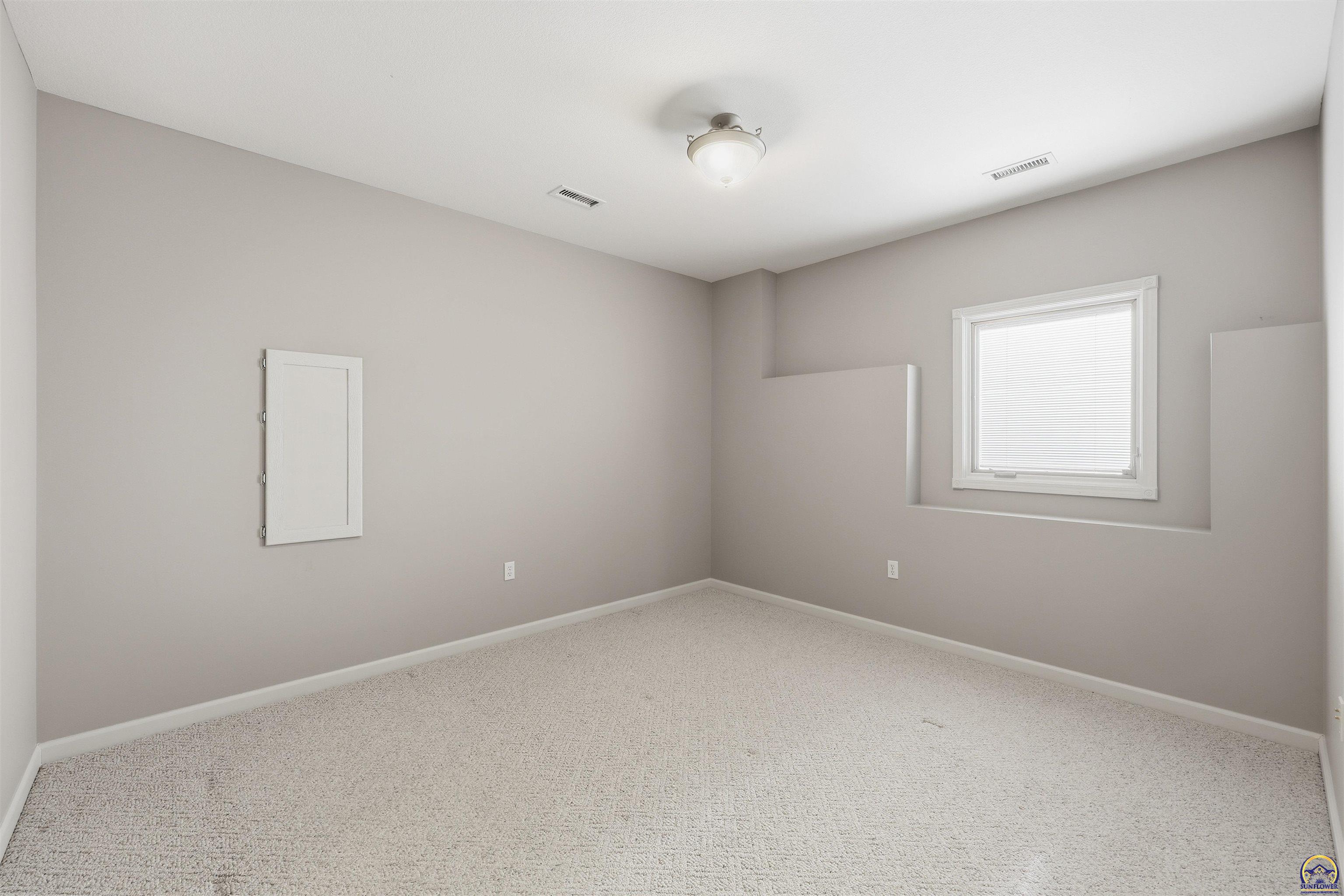 5021 Northwest Sterling Chase Drive Topeka, KS 66618 - Photo 32 of 40